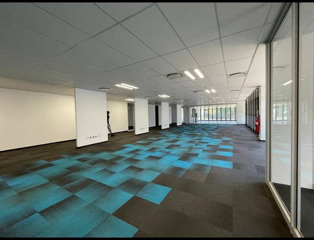 1,006M² OFFICE TO LET IN BRYANSTON